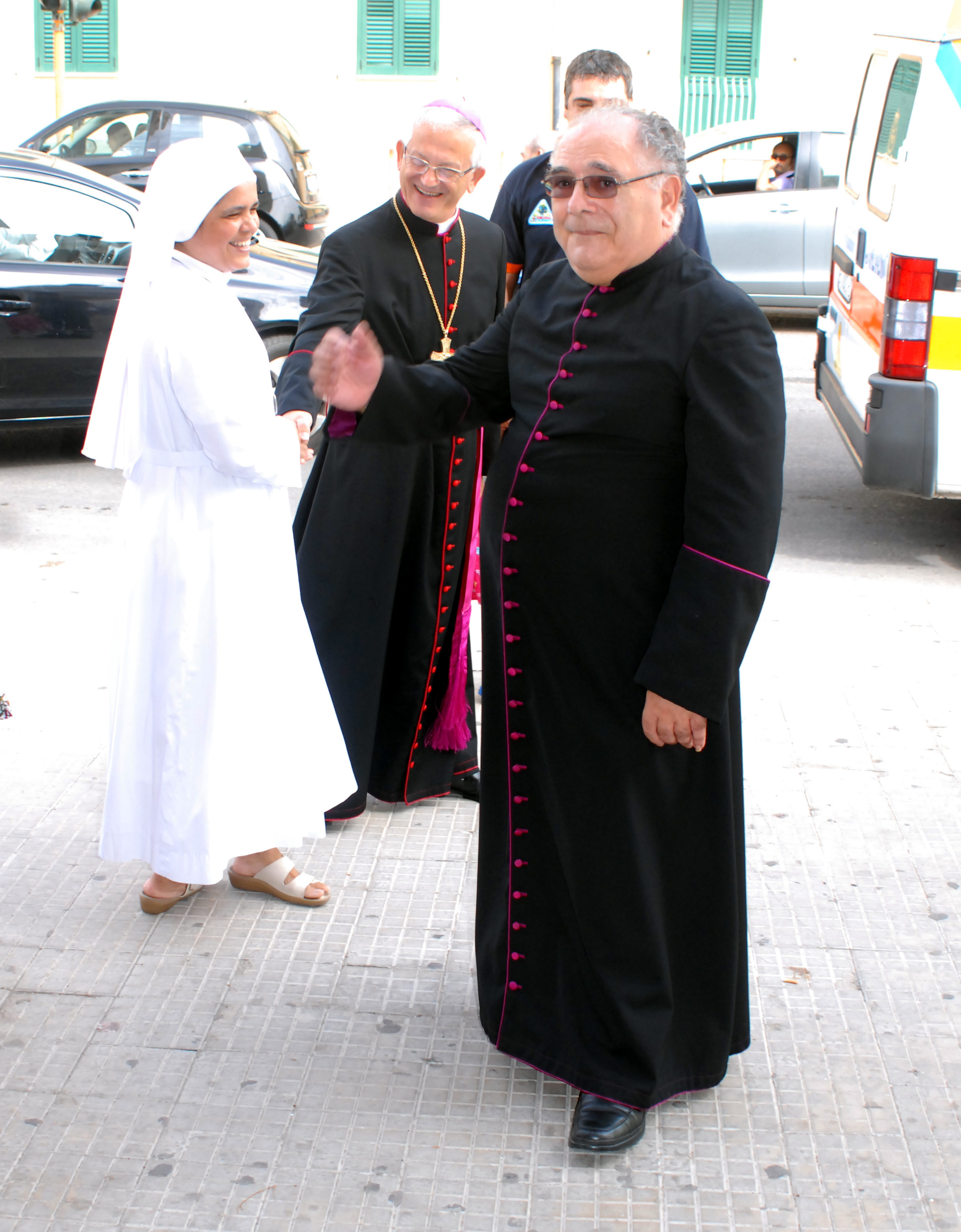 padre vincenzo cirrone col vescovo fragnelli, foto bova 2